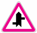 Soru 45 D seçeneği: Aşağıdakilerden hangisi tehlikeli viraj yön levhasıdır?